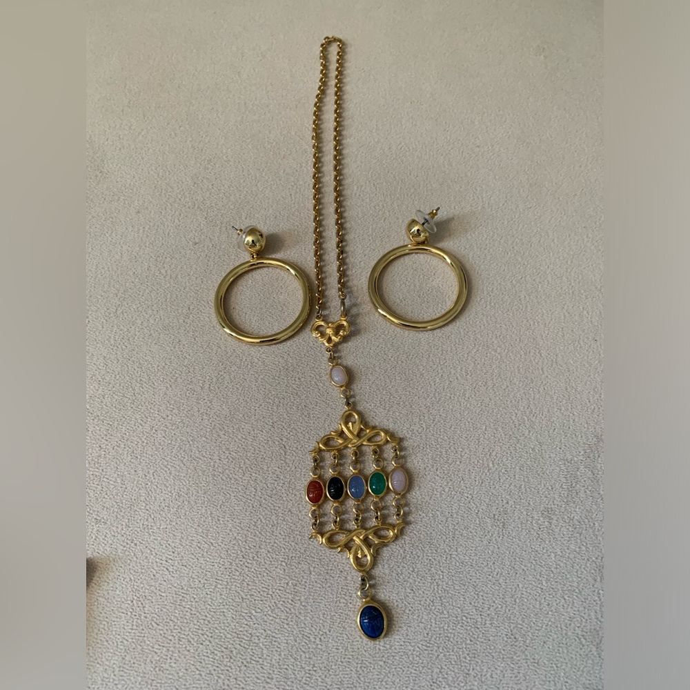 Vintage choker and earrings. Gently used.